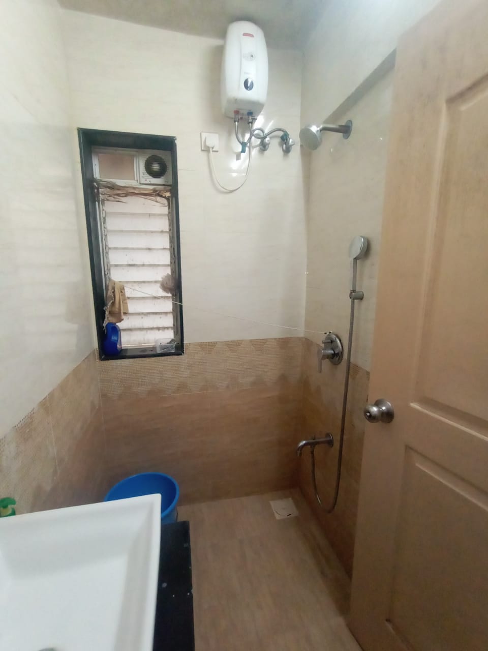 2 BHK Semi Furnished in Beach Tower , Prabhadevi